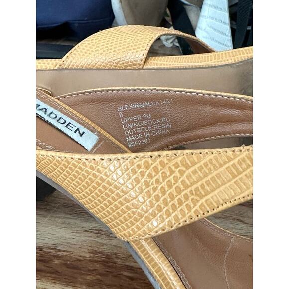 Steve Madden Women's Yellow & Tan Caramel Thong Kitten Heels sandals Size 9 - Picture 5 of 7